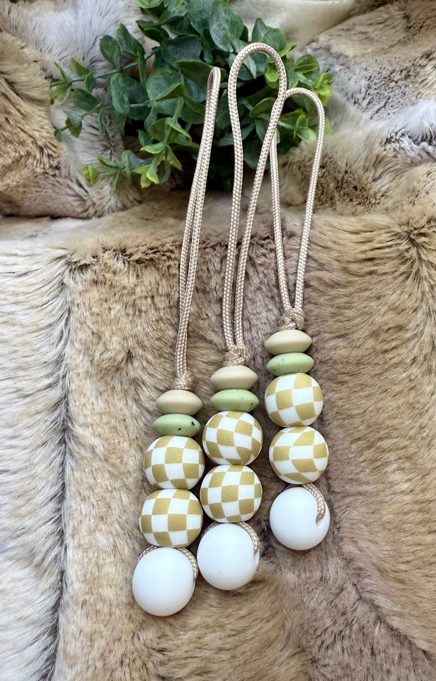 Neutral checkered zipper bag pull