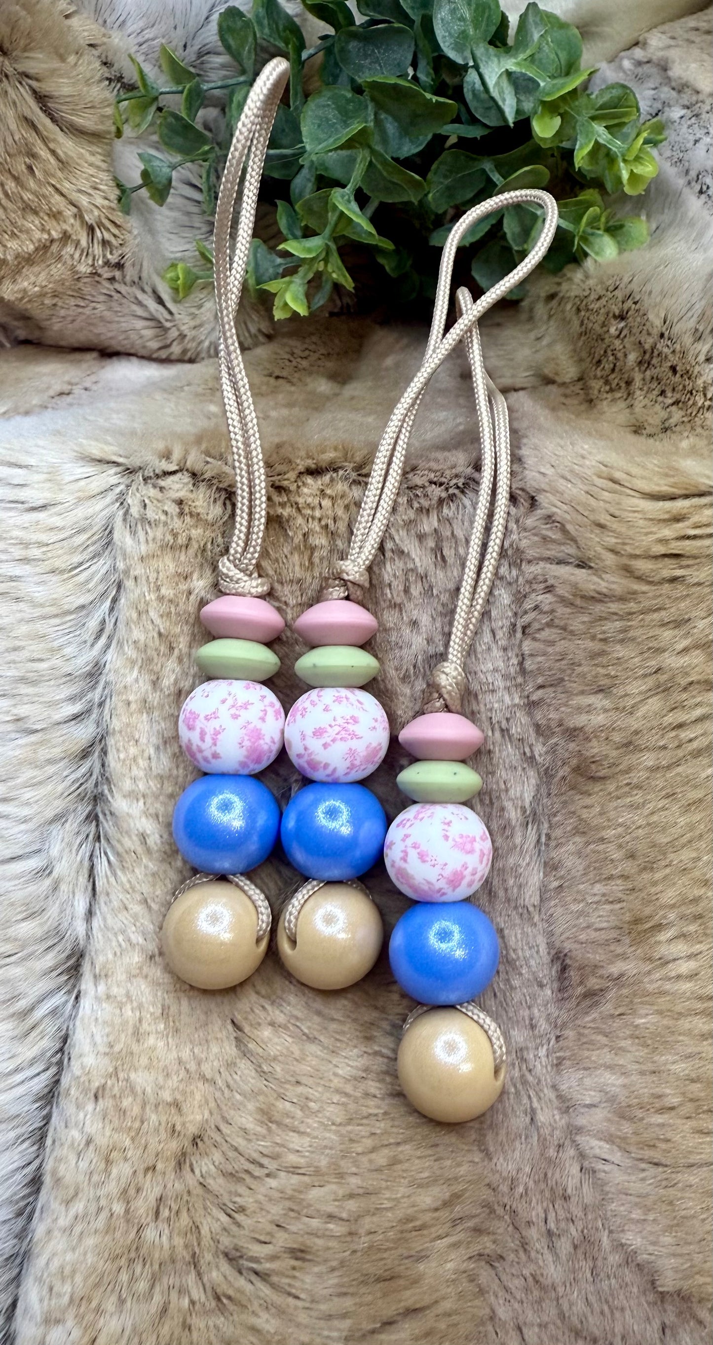 Pink rosette zipper bag pull
