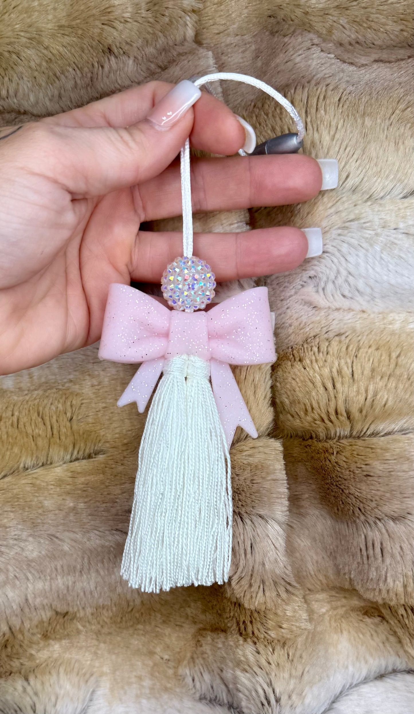 Light pink bow carcharm