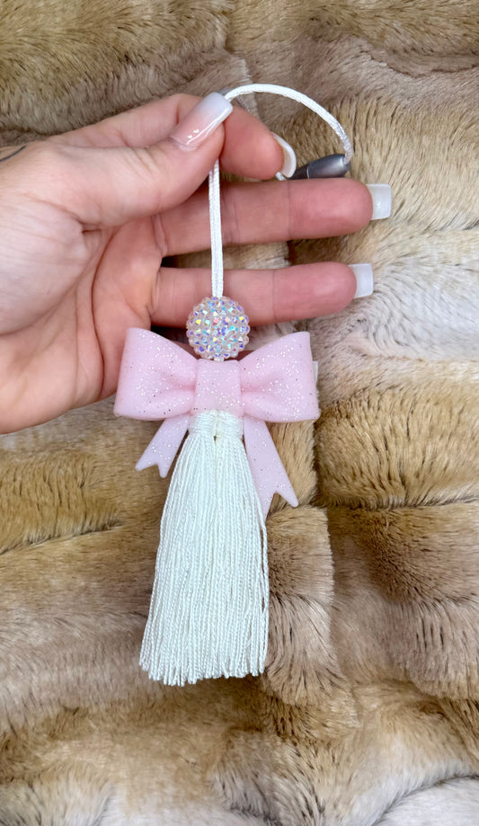 Light pink bow carcharm