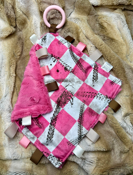 Pink checkered dirt life tag lovie