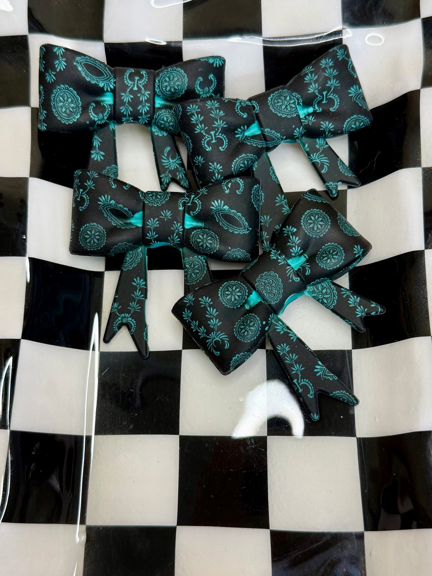 Concho bow topper / 4 count