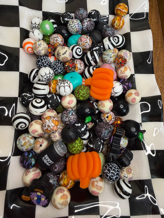 Halloween bead mix / over 150 peices