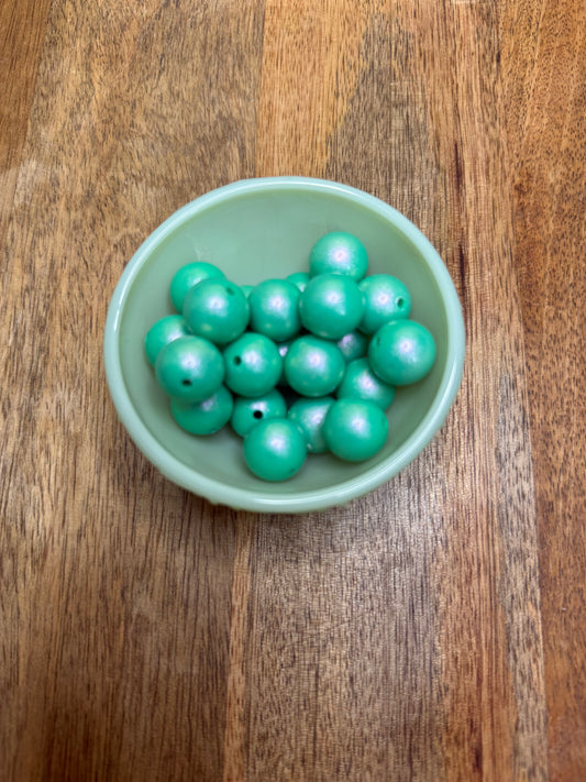 Shimmer Kelly green 15mm -  21 count