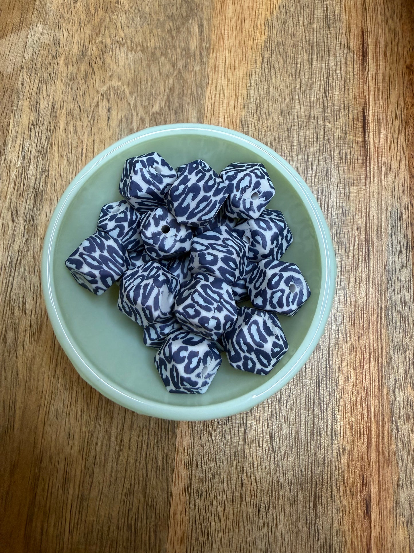 Grey leopard hex - 38 count